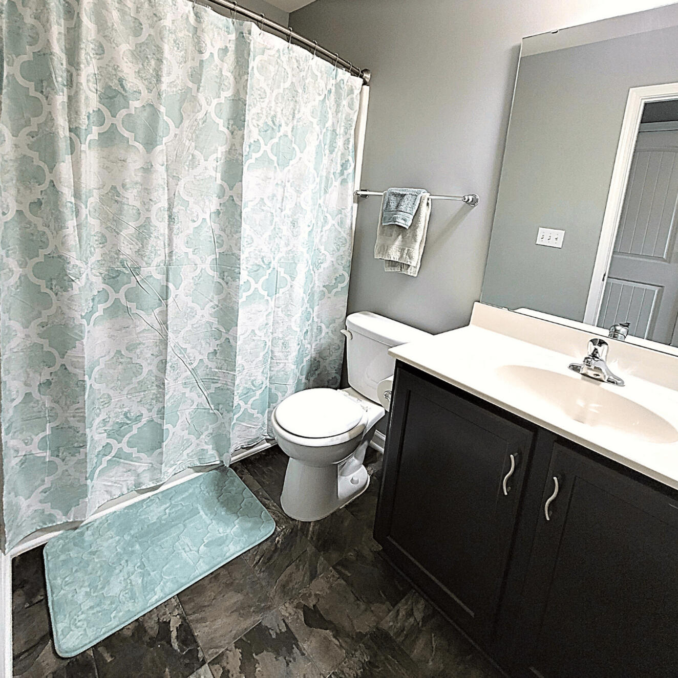 Second full bathroom with tub and shower in the Wake Forest rental home